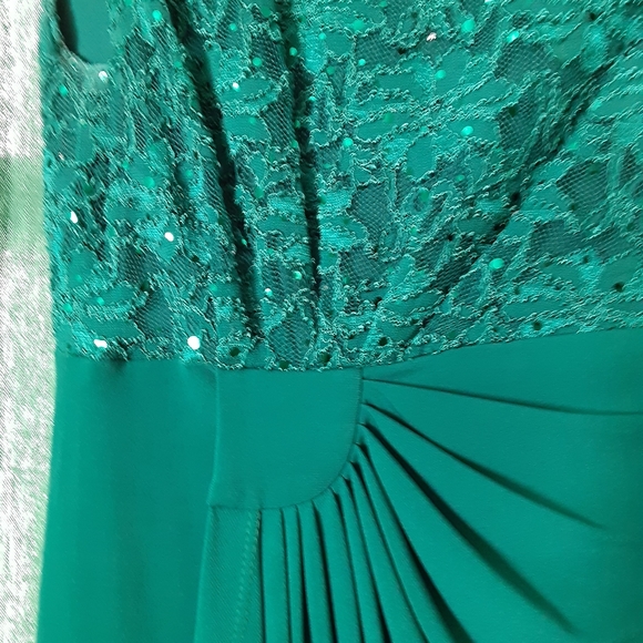 Dress - Picture 4 of 4